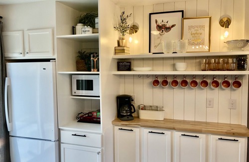 Lincoln House | The Girlfriend Getaway - Centrally Located-Keyless Entry