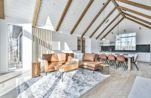 Saint-Faustin-Lac-Carre Apartment | The Glam Shack - Golf, Ski, Spa