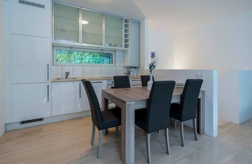 Caslano House | The Glass House & SPA Swisshomebnb