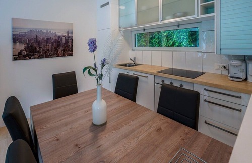 Caslano House | The Glass House & SPA Swisshomebnb