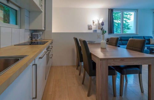 Caslano House | The Glass House & SPA Swisshomebnb