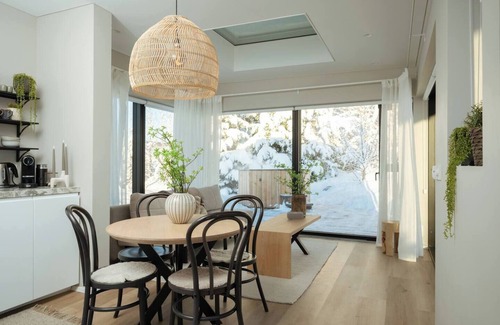 Mosfellsbaer House | The Glass House - under Aurora