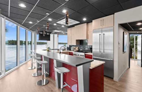 Terrell House | The Glass Mansion