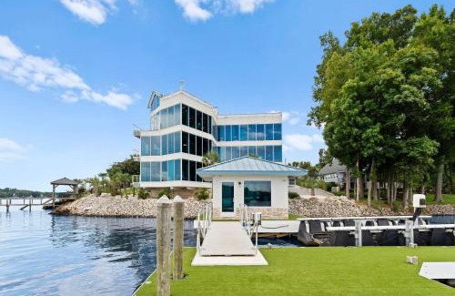 Terrell House | The Glass Mansion