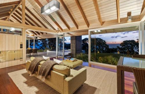 Taiharuru Villa | The Glasshouse