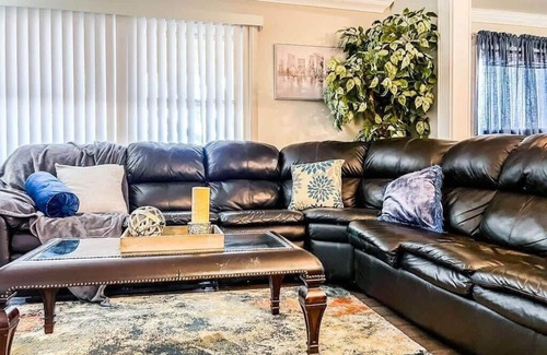 Madison House | The Gleaming Gemstone on Gilmore