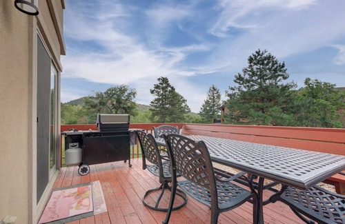 Palmer Lake House | The Glen House, a lovely 4 bedroom home in Palmer Lake, with hot tub, and views!
