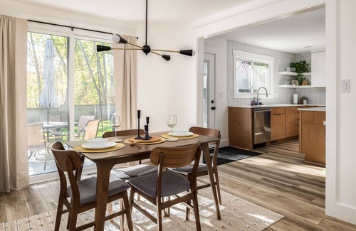Glenn House | The Glenn; Mid-century home with hot tub, fire pit, bicycles & more