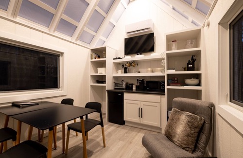 Goldbond Cabin | The Glo Haus @ Four Fillies Lodge