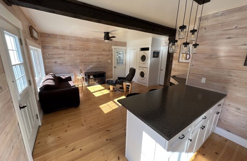 Lakeside Cottage | The Glowbug Cottage