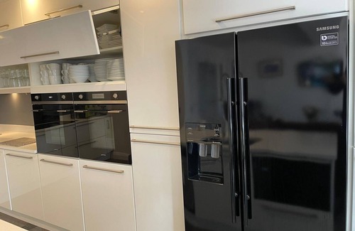 Portrush House | The Glynn, Portrush. Deluxe holiday home, 8 beds 12 guests 5 bedrooms.