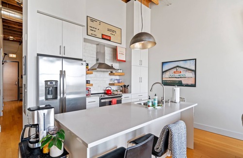 Fifth Ward Apartment | "The Goatel" apt w/free parking & workout rm