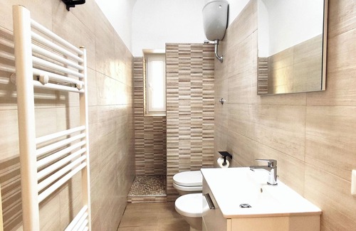Salario Apartment | The Gold Apartment