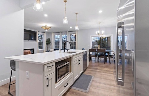 Roselawn Finance House | The Gold Standard of Oakley New Construc 4bd/4.5bt
