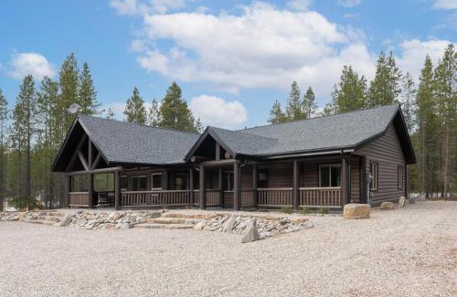 Valemount Villa | The Golden Eagle Cabin