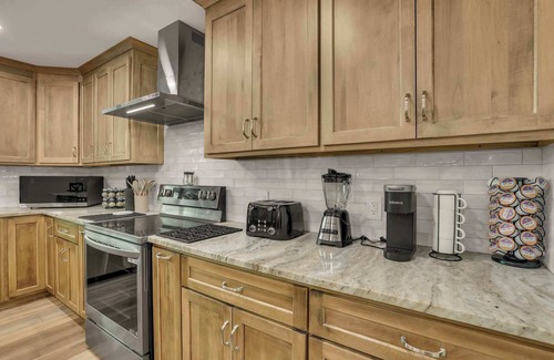 Newark House | The Golden Retreat | Dual Master Suites
