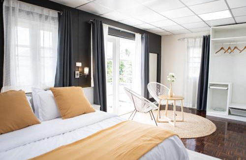 Lat Krabang Villa | The Golden Room - Suvarnabhumi