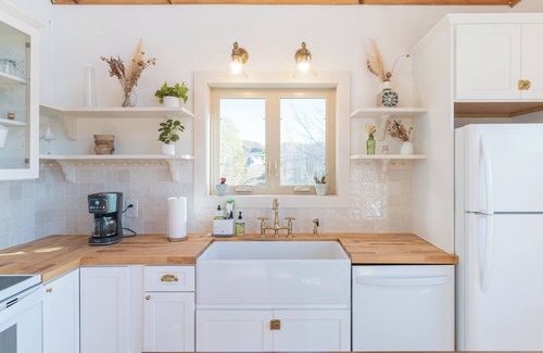 Bovina Center Ski Chalet | The Goldenrod Getaway