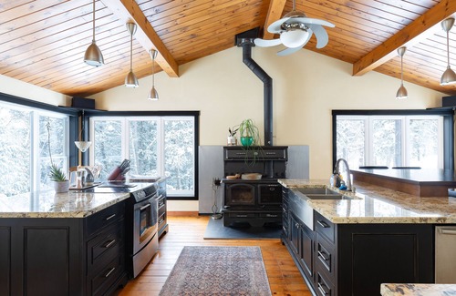 Lake of Bays Cottage | The Goldenwood Lakehouse: Waterfront Forest Escape