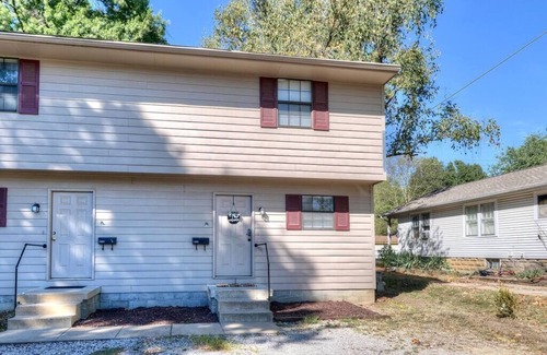 Pittsburg Apartment | The Goldfinch: 2 Bed Townhouse Mins to University