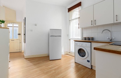 Shepherd's Bush Apartment | The Goldhawk Road Apartments