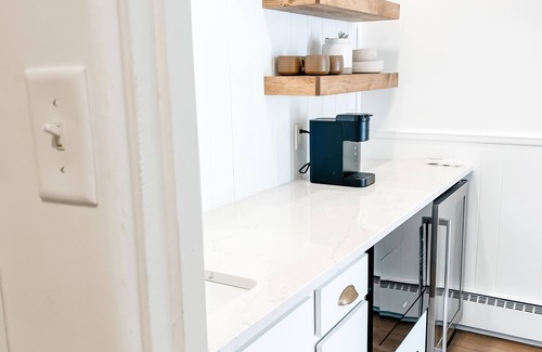 Whitehall Apartment | The Goldie Room - #21