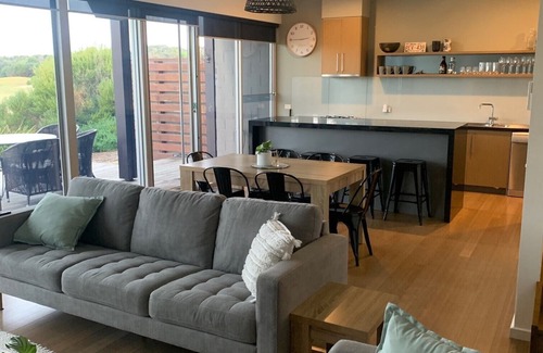 Fingal House | The Golf House @ St Andrews Beach Golf Club - perfect for golfers & non-golfers.