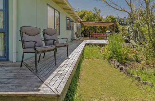 Hot Water Beach Cottage | THE GOOD EARTH BEACH HOUSE - HOT WATER BEACH HOLIDAY HOME in Hot Water Beach