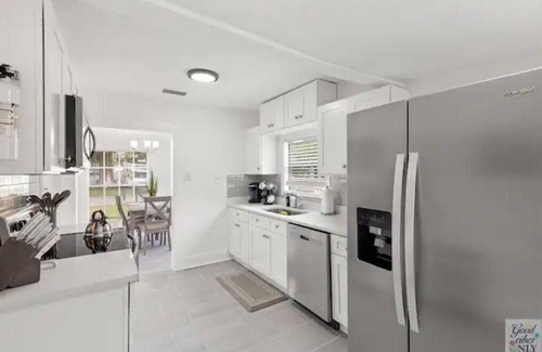 Tampa Cottage | The Good Vibes Only Cottage