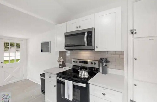 Tampa Cottage | The Good Vibes Only Cottage