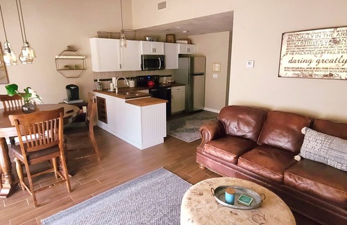 Salado Condo | The Goodfellow