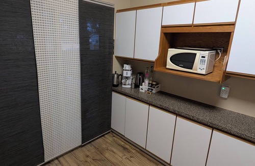 Mastic Beach House | “THE GOOSE” A Charming 2-bedroom bungalow with WiFi and AC in Mastic Beach.