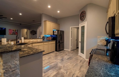 Weatherford House | The Gotti Ranch/Gameroom/Pool/Gym/Theater/Tiki bar/Mariokart/Hot tub/PS4