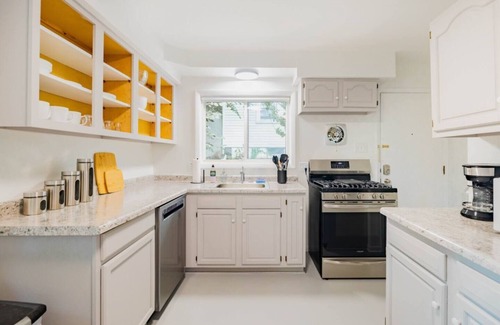 Water Hill House | The Graduate - Mid-Term Rental