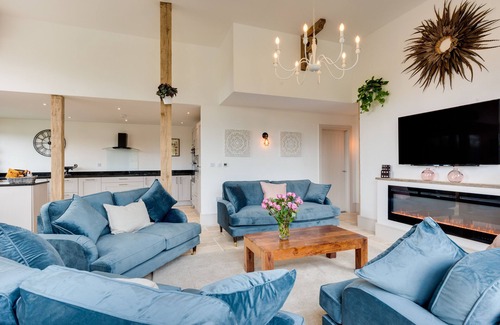 Melton Constable House | The Grainstore - Five Bedroom House, Sleeps 10