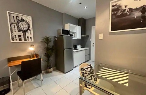 Downtown Apartment | The Gramercy Residence Makati Suite Amazing view