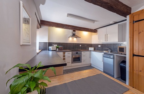 Ilton Cottage | The Granary Converted Barn in a Beautiful Rural Location, hot tub, 4 Star gold