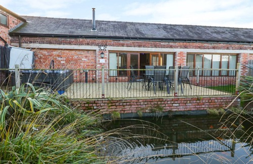 Alberbury Cottage | THE GRANARY, family friendly, luxury holiday cottage in Alberbury