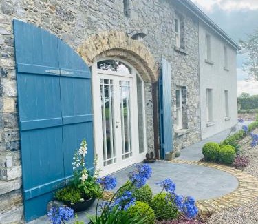North Tipperary House | The Granary, Luxuriously Restored Barn on a Farm
