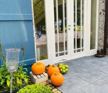 North Tipperary House | The Granary, Luxuriously Restored Barn on a Farm