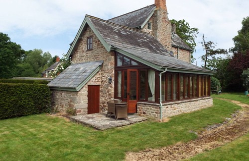 Saint Owens Cross Cottage | THE GRANARY, pet friendly, character holiday cottage in Walford