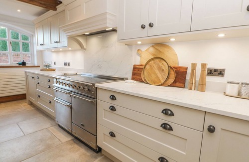 Knutsford Cottage | THE GRANARY, pet friendly, character holiday cottage in Knutsford