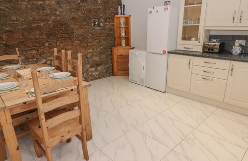 Kilgetty Cottage | THE GRANARY, pet friendly, with hot tub in Saundersfoot