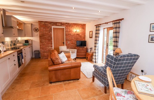 Askham Apartment | THE GRANARY, pet friendly, with a garden in Askham