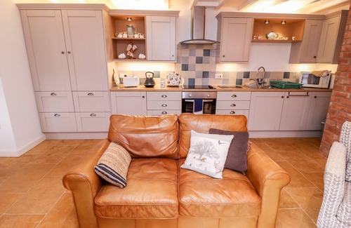 Askham Apartment | THE GRANARY, pet friendly, with a garden in Askham