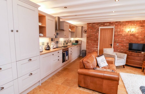 Askham Apartment | THE GRANARY, pet friendly, with a garden in Askham
