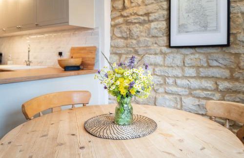Chackmore Apartment | The Granary self-catering cottage on a working farm