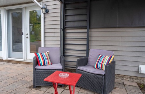 Granby Apartment | The Granby|2 Bedrooms Apt | Lake Front| 10 min Zoo