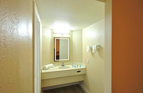 Texarkana Hotel | The Grand by Capital O Texarkana I-30