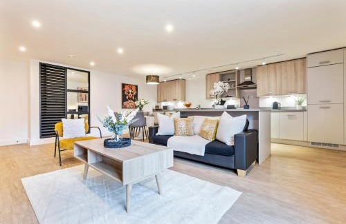 Bordesley Apartment | The Grand Central Penthouse - Luxury - Sleeps 4